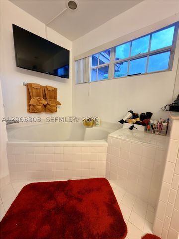 10664 Oak Lake Way, Boca Raton, FL 33498