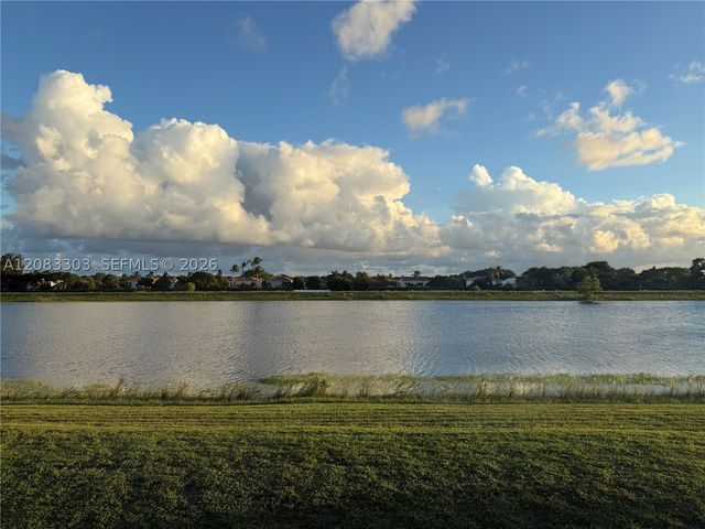 10664 Oak Lake Way, Boca Raton, FL 33498