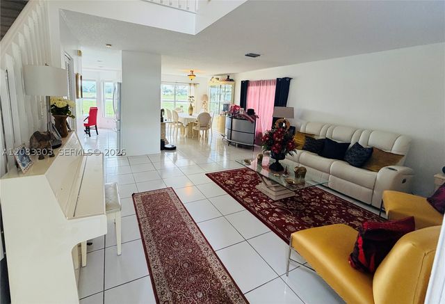 10664 Oak Lake Way, Boca Raton, FL 33498