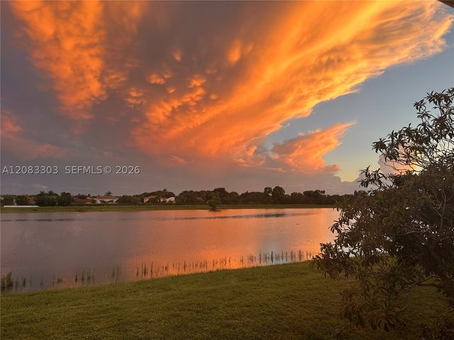 10664 Oak Lake Way, Boca Raton, FL 33498