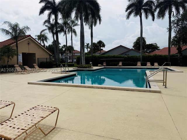 10664 Oak Lake Way, Boca Raton, FL 33498