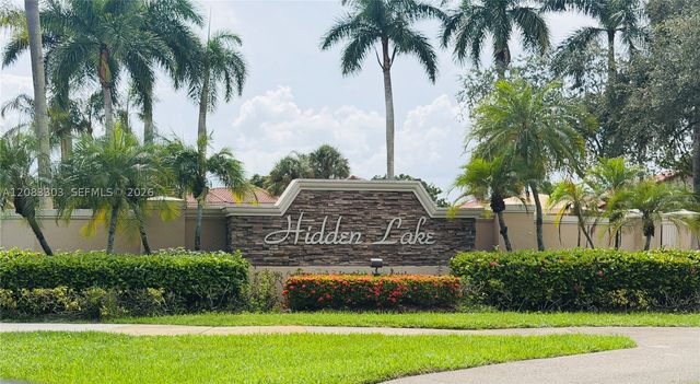 10664 Oak Lake Way, Boca Raton, FL 33498