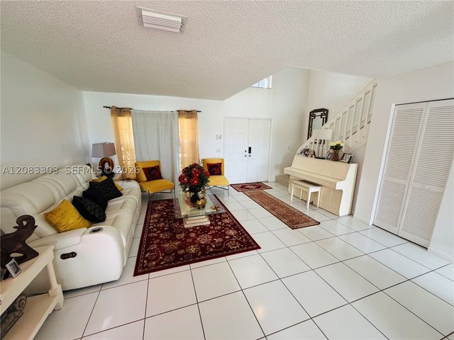 10664 Oak Lake Way, Boca Raton, FL 33498