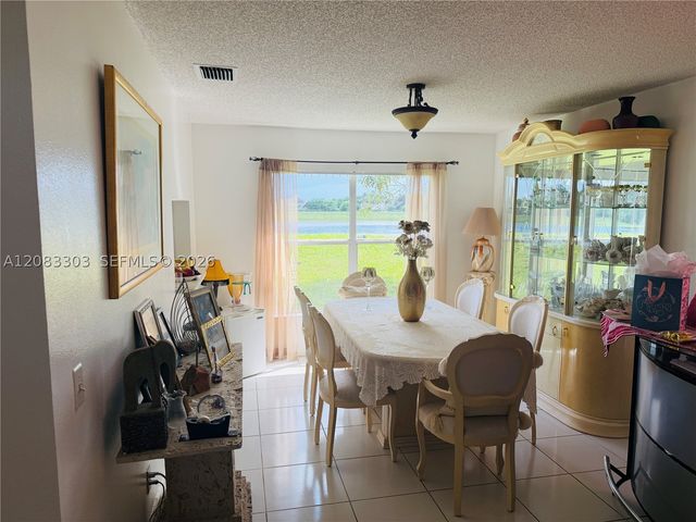 10664 Oak Lake Way, Boca Raton, FL 33498