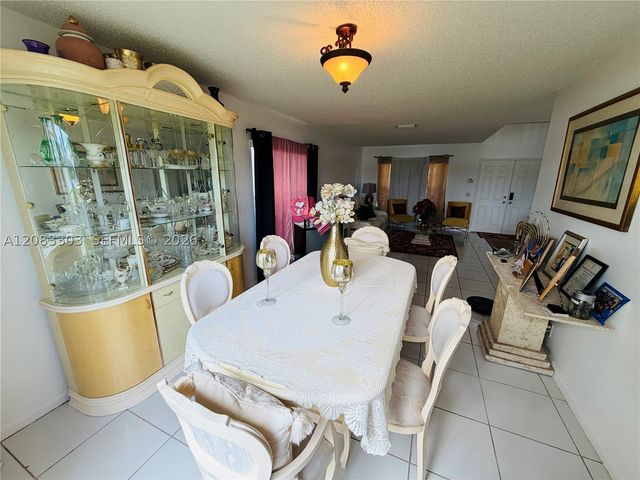 10664 Oak Lake Way, Boca Raton, FL 33498