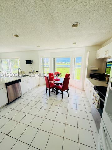 10664 Oak Lake Way, Boca Raton, FL 33498