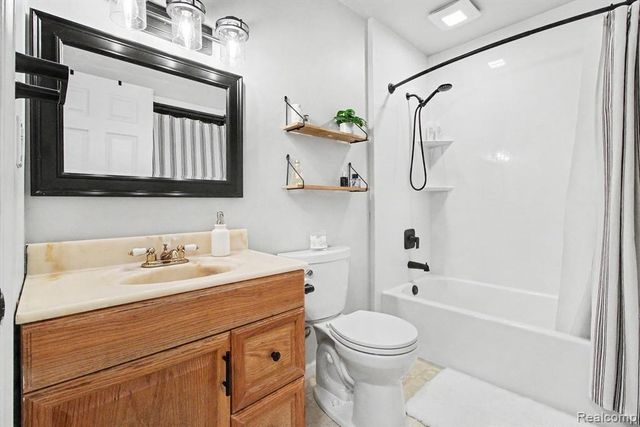 5070 W Harvard Avenue, Clarkston, MI 48348