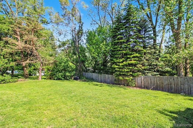 5070 W Harvard Avenue, Clarkston, MI 48348