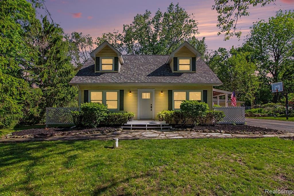 5070 W Harvard Avenue, Clarkston, MI 48348