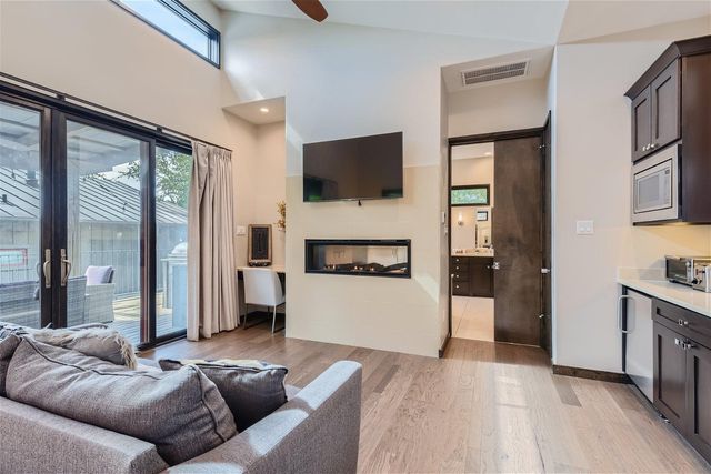 2113 Barbaro WAY 14, Spicewood, TX 78669