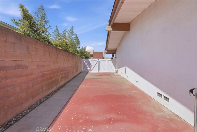 6732 Wooster Avenue, Los Angeles, CA 90056