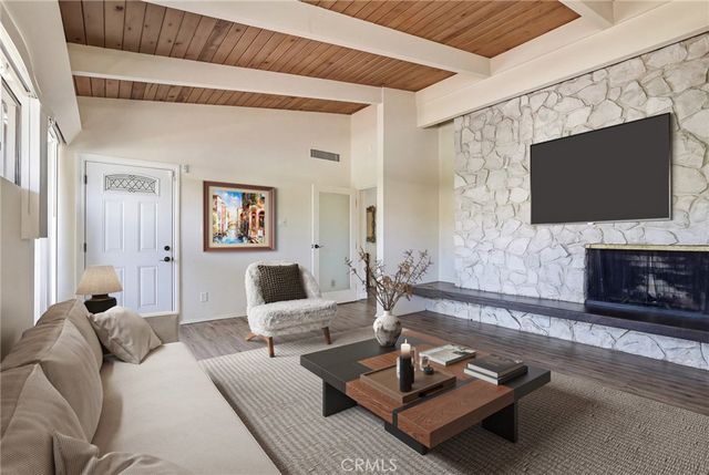 6732 Wooster Avenue, Los Angeles, CA 90056