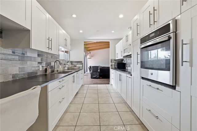 6732 Wooster Avenue, Los Angeles, CA 90056