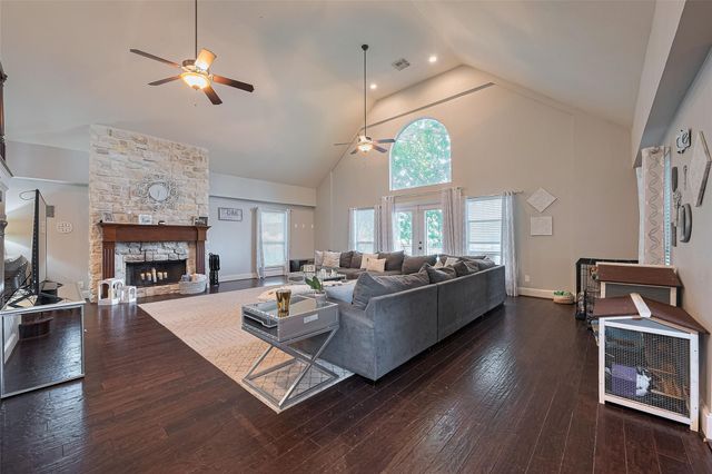 152 Snug Harbor Drive, Conroe, TX 77356