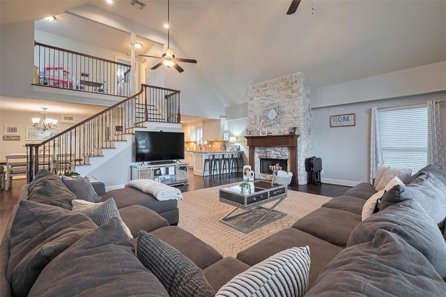 152 Snug Harbor Drive, Conroe, TX 77356