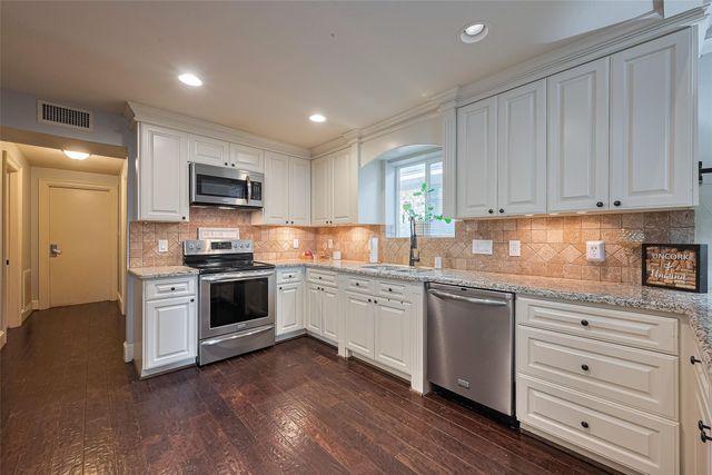 152 Snug Harbor Drive, Conroe, TX 77356