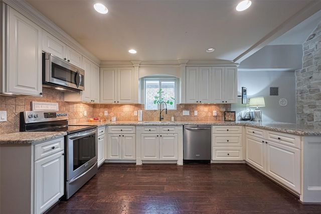152 Snug Harbor Drive, Conroe, TX 77356