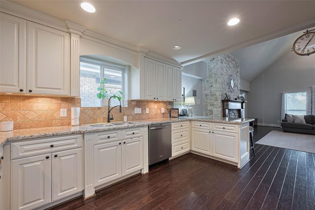 152 Snug Harbor Drive, Conroe, TX 77356