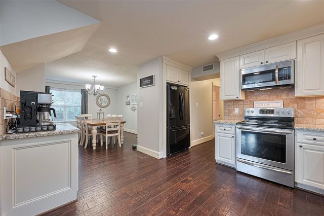 152 Snug Harbor Drive, Conroe, TX 77356