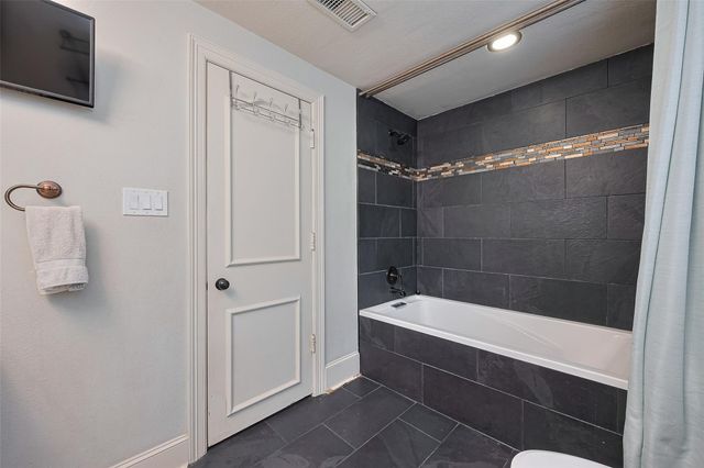 152 Snug Harbor Drive, Conroe, TX 77356