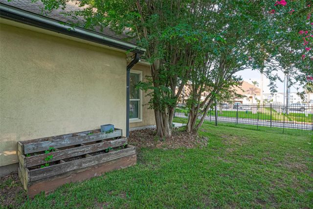 152 Snug Harbor Drive, Conroe, TX 77356