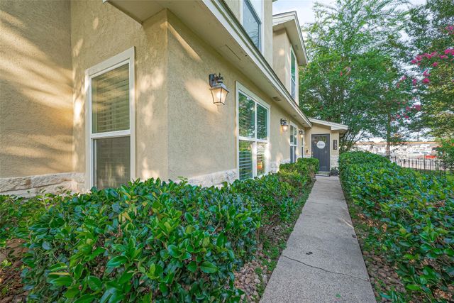 152 Snug Harbor Drive, Conroe, TX 77356