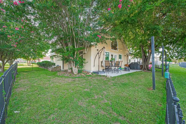 152 Snug Harbor Drive, Conroe, TX 77356