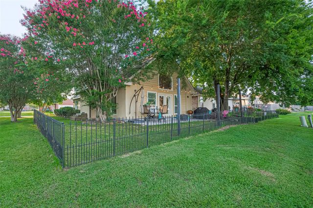 152 Snug Harbor Drive, Conroe, TX 77356