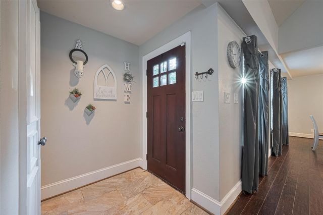 152 Snug Harbor Drive, Conroe, TX 77356
