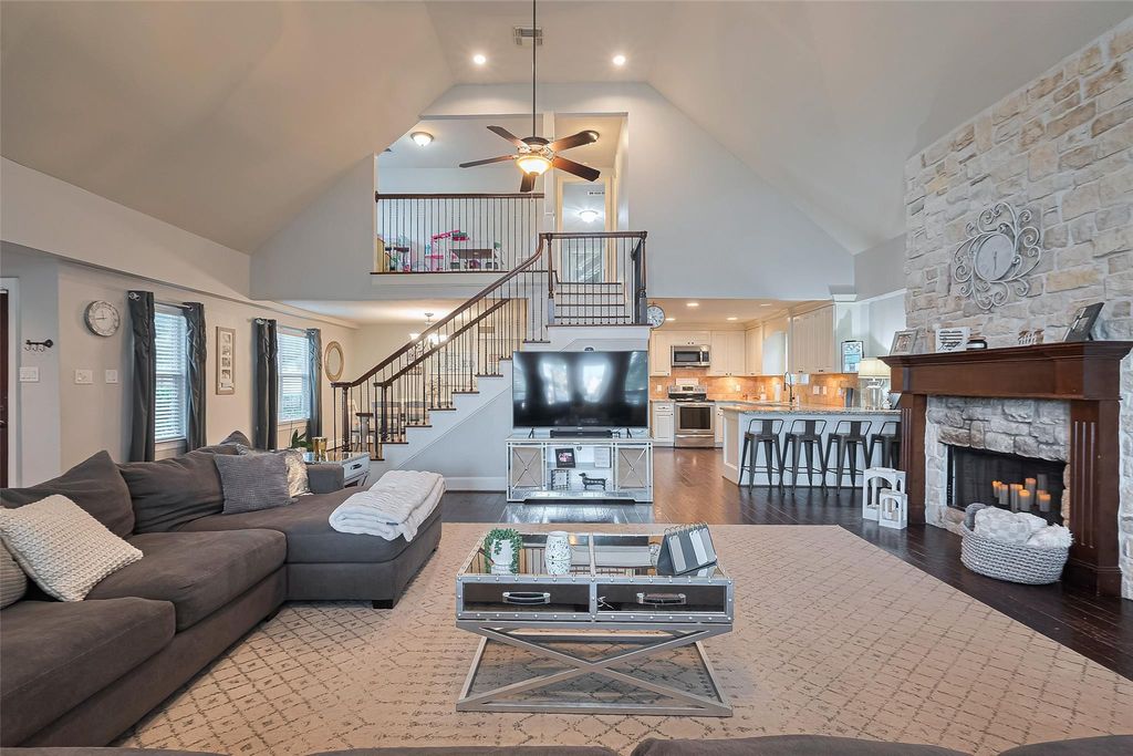 152 Snug Harbor Drive, Conroe, TX 77356