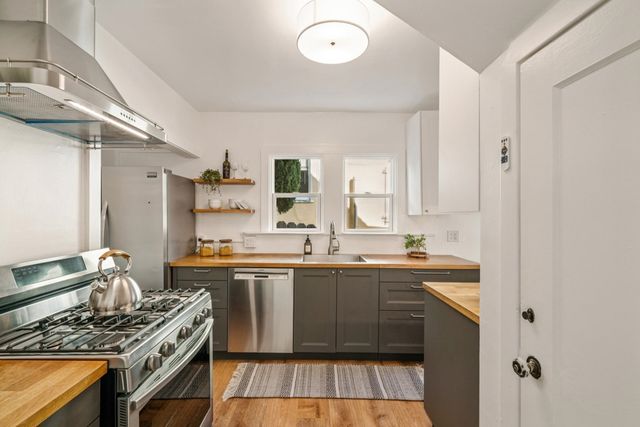 2621 Kingsland Ave, Oakland, CA 94619