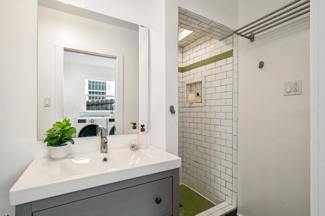 2621 Kingsland Ave, Oakland, CA 94619