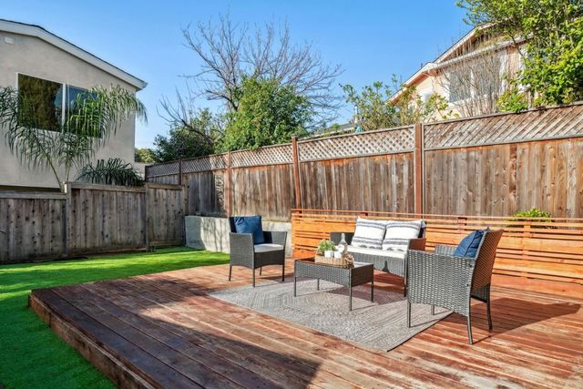 2621 Kingsland Ave, Oakland, CA 94619