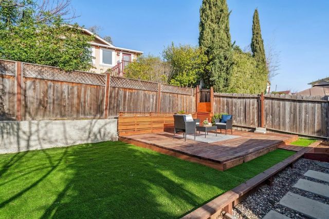 2621 Kingsland Ave, Oakland, CA 94619