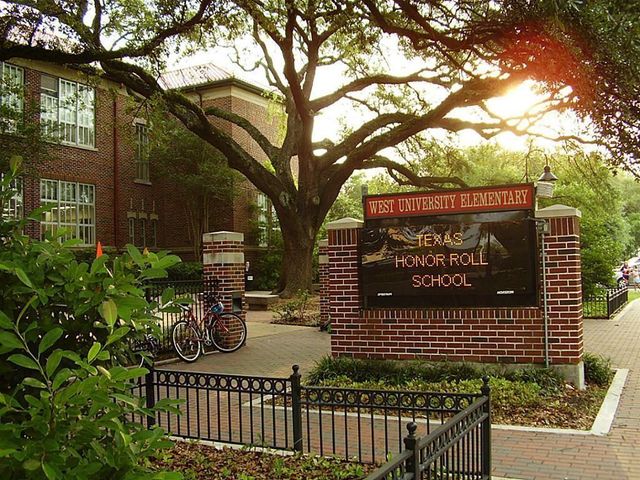 2611 Tangley Road, Houston, TX 77005