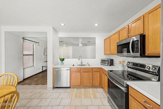 3046 W CASINO Avenue, Phoenix, AZ 85083