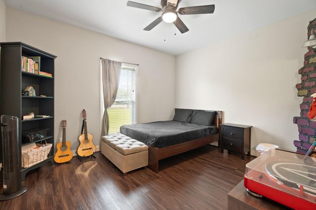 2518 County Road 160, Alvin, TX 77511