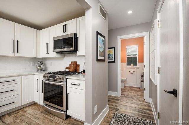 315 Cambridge Drive, Dexter, MI 48130