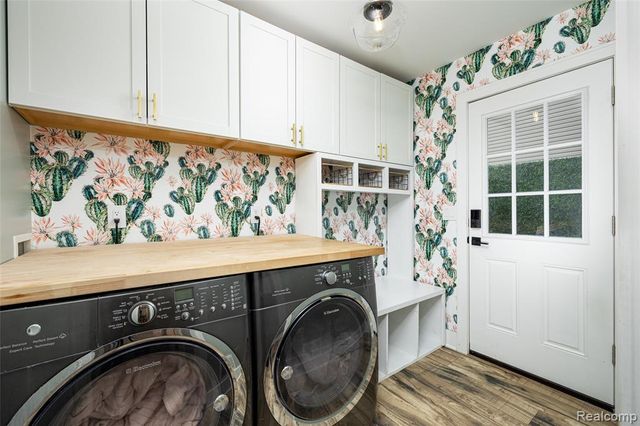 315 Cambridge Drive, Dexter, MI 48130