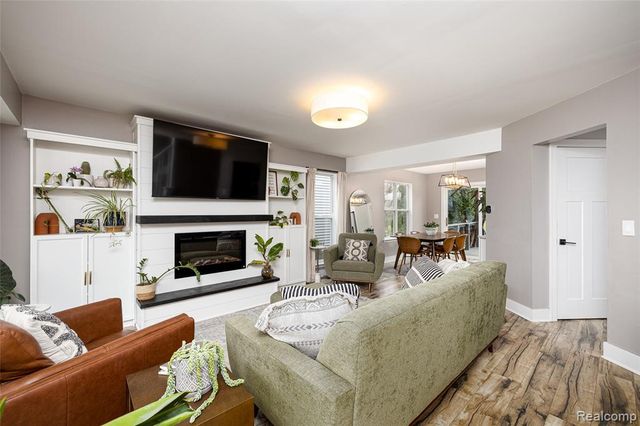 315 Cambridge Drive, Dexter, MI 48130