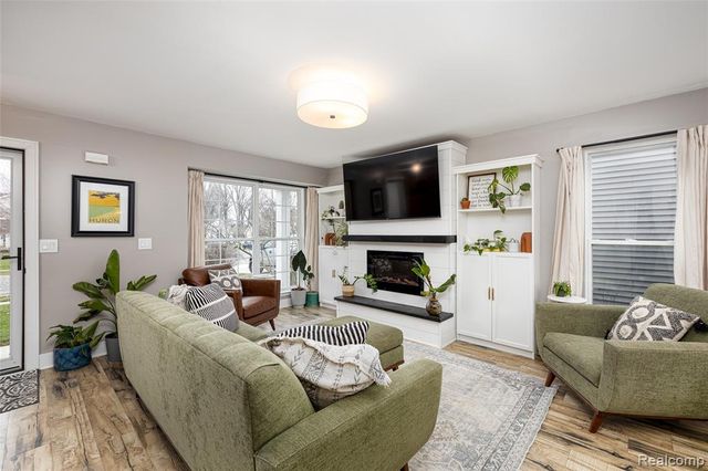 315 Cambridge Drive, Dexter, MI 48130