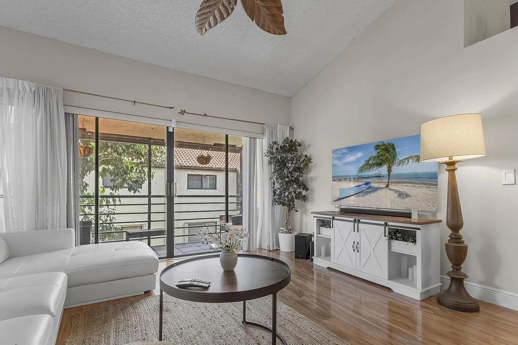 12 Vía De Casas Sur Apt 203, Boynton Beach, FL 33426