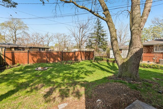 8646 Harms Road, Skokie, IL 60077