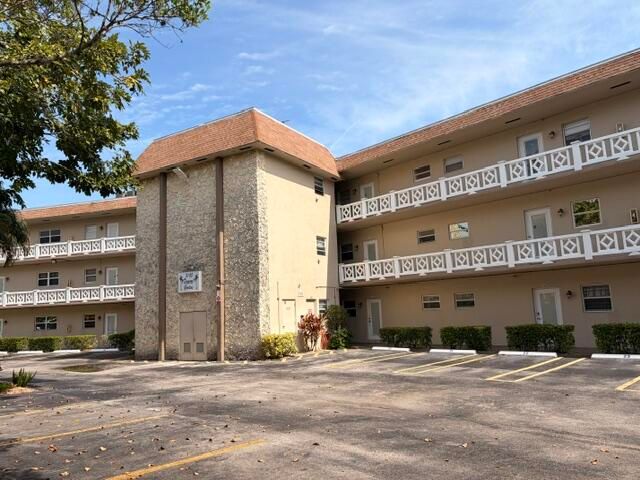 5103 NW 35th Street 401, Lauderdale Lakes, FL 33319