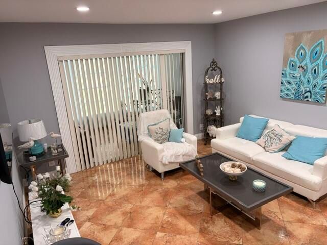 5103 NW 35th Street 401, Lauderdale Lakes, FL 33319