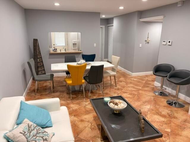 5103 NW 35th Street 401, Lauderdale Lakes, FL 33319