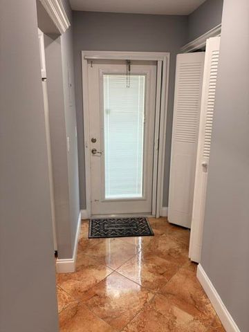5103 NW 35th Street 401, Lauderdale Lakes, FL 33319