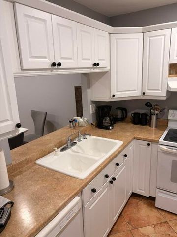 5103 NW 35th Street 401, Lauderdale Lakes, FL 33319