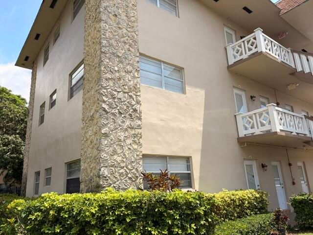 5103 NW 35th Street 401, Lauderdale Lakes, FL 33319