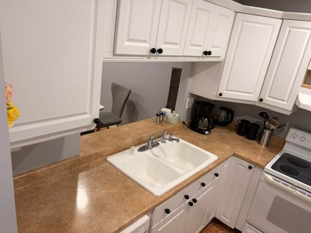 5103 NW 35th Street 401, Lauderdale Lakes, FL 33319